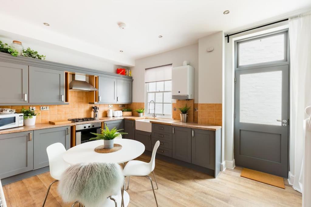 Holiday home Fabulous Malvern Townhouse